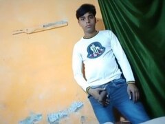 Indian Dude Wank off & get off with hot young boy